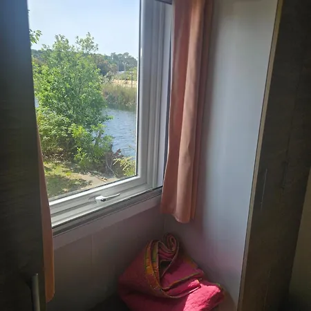 Au Bord De L'eau 